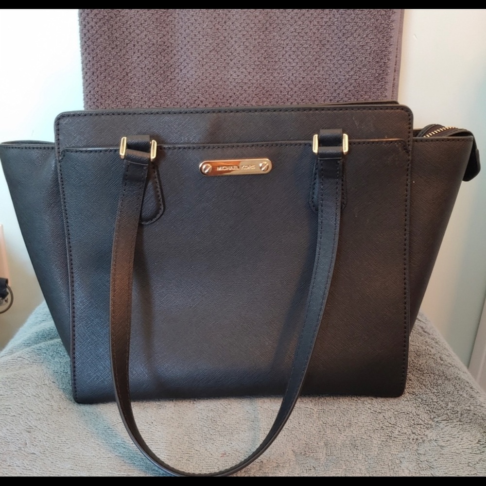 Micheal Kors black leather shoulder bag